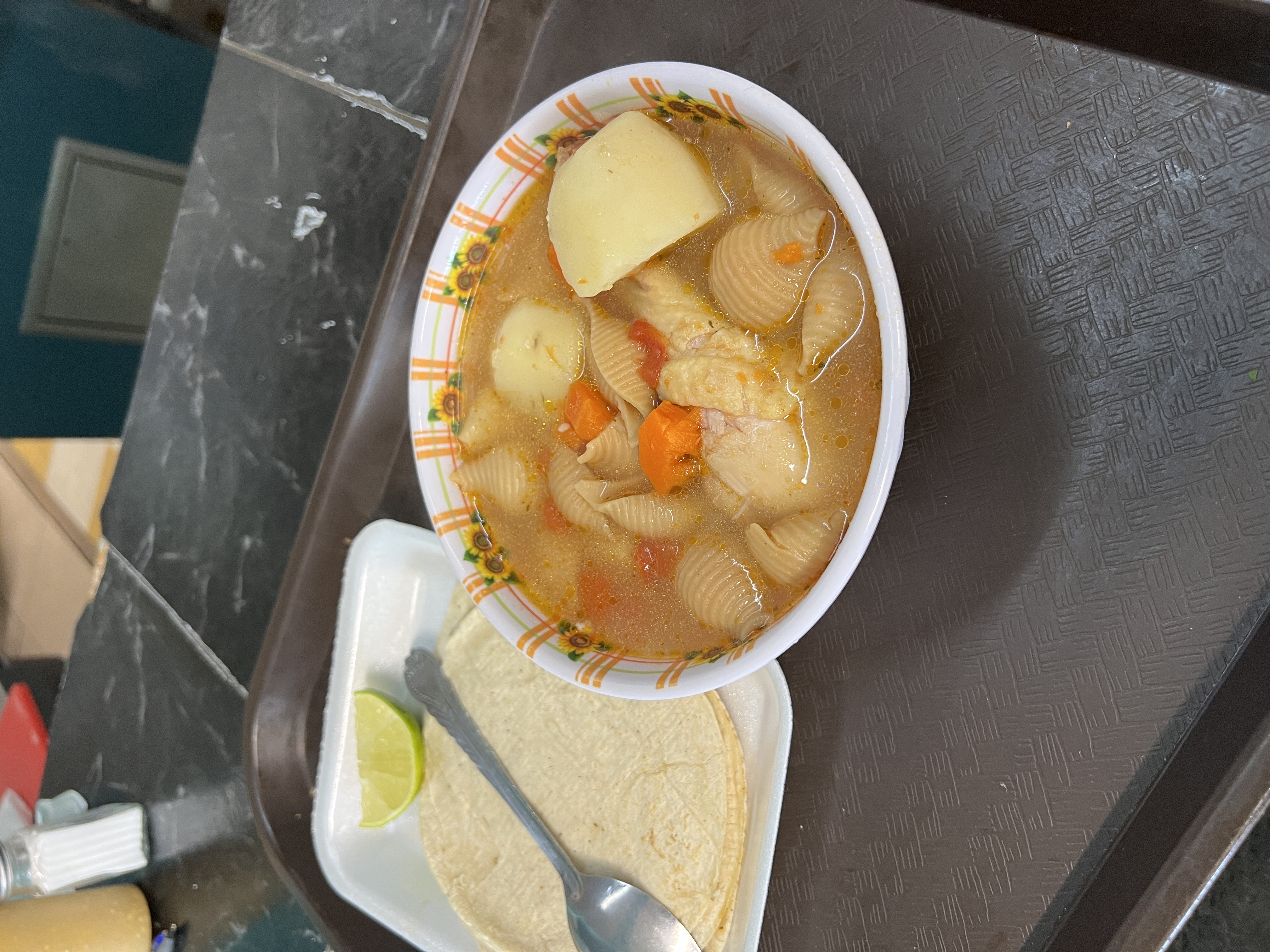 Caldo de pollo Pueblo Food Center